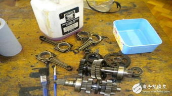 廢舊零件變身創意臺燈 DIY齒輪臺燈制作指南